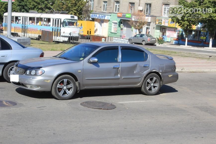 В Днепродзержинске произошло ДТП на пересечении проспекта Аношкина и Ленина (фото) - фото 5 В Днепродзержинске произошло ДТП на пересечении проспекта Аношкина и Ленина (фото) - фото 5