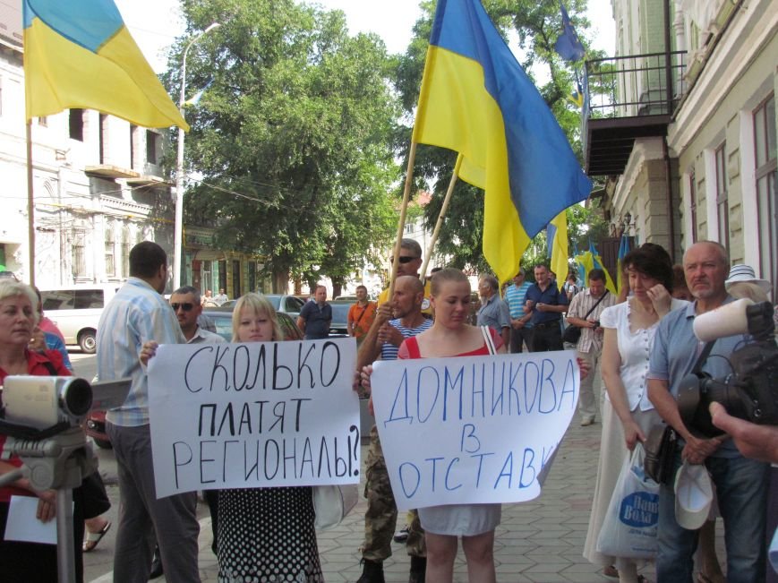 Представителей Минобороны взяли в окружение мариупольские..., фото-1 Представителей Минобороны взяли в окружение мариупольские активисты (ФОТО), фото-1