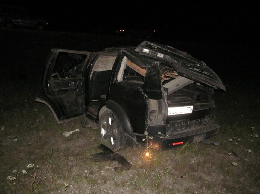 В ночной аварии двое погибли, трое - в больнице (фото) - фото 1 В ночной аварии двое погибли, трое - в больнице (фото) - фото 1