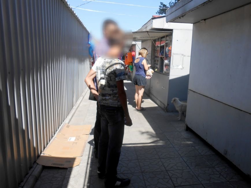 В Днепродзержинске устроили облаву на магазины, которые продают детям алкоголь и сигареты (фото) - фото 5 В Днепродзержинске устроили облаву на магазины, которые продают детям алкоголь и сигареты (фото) - фото 5