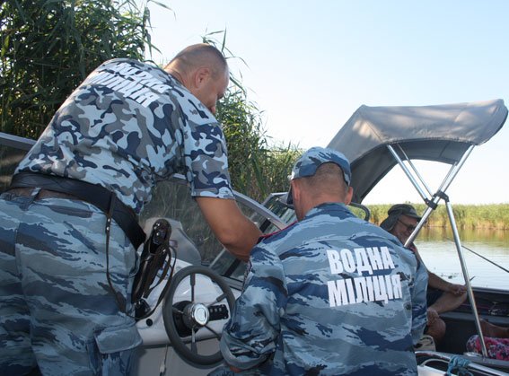 Кременчугская водная милиция провела рейд-проверку в заповедной зоне (ФОТО) (фото) - фото 1 Кременчугская водная милиция провела рейд-проверку в заповедной зоне (ФОТО) (фото) - фото 1