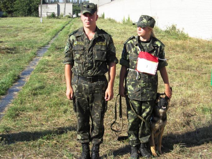 Младший инспектор-кинолог Криворожской колонии №80 и его пес Арчибальт стал лучшим на Днепропетровщине (ФОТО) (фото) - фото 1 Младший инспектор-кинолог Криворожской колонии №80 и его пес Арчибальт стал лучшим на Днепропетровщине (ФОТО) (фото) - фото 1