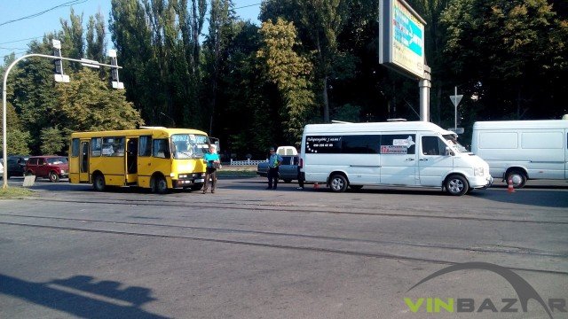 На Хмельницькому шосе ДТП, зіштовхнулися дві маршрутки (Фото+Відео) (фото) - фото 1 На Хмельницькому шосе ДТП, зіштовхнулися дві маршрутки (Фото+Відео) (фото) - фото 1