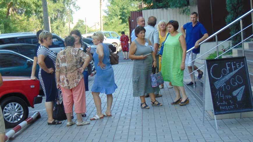 Жители Широкино в Мариуполе сообщили властям, что у них нет жилья, работы и средств к существованию (ФОТО) (фото) - фото 5 Жители Широкино в Мариуполе сообщили властям, что у них нет жилья, работы и средств к существованию (ФОТО) (фото) - фото 5