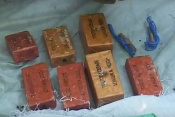 На Днепропетровщине СБУ обнаружила тайник со взрывчаткой и гранатами (фото) - фото 1 На Днепропетровщине СБУ обнаружила тайник со взрывчаткой и гранатами (фото) - фото 1