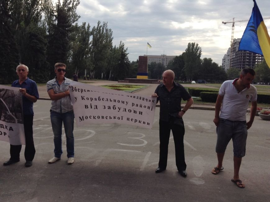 Николаевцы вышли на митинг против самозастроев (ФОТО) (фото) - фото 2 Николаевцы вышли на митинг против самозастроев (ФОТО) (фото) - фото 2