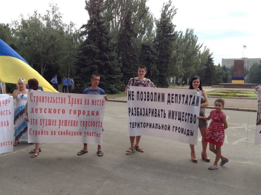 Николаевцы вышли на митинг против самозастроев (ФОТО) (фото) - фото 4 Николаевцы вышли на митинг против самозастроев (ФОТО) (фото) - фото 4