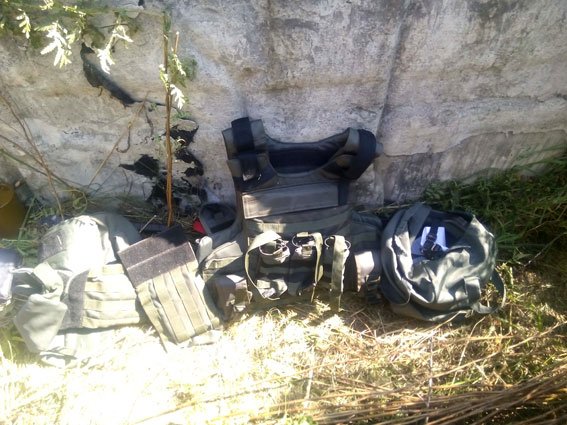 На Полтавщине милиция нашла тайник с боеприпасами и военным обмундированием (ФОТО) (фото) - фото 1 На Полтавщине милиция нашла тайник с боеприпасами и военным обмундированием (ФОТО) (фото) - фото 1
