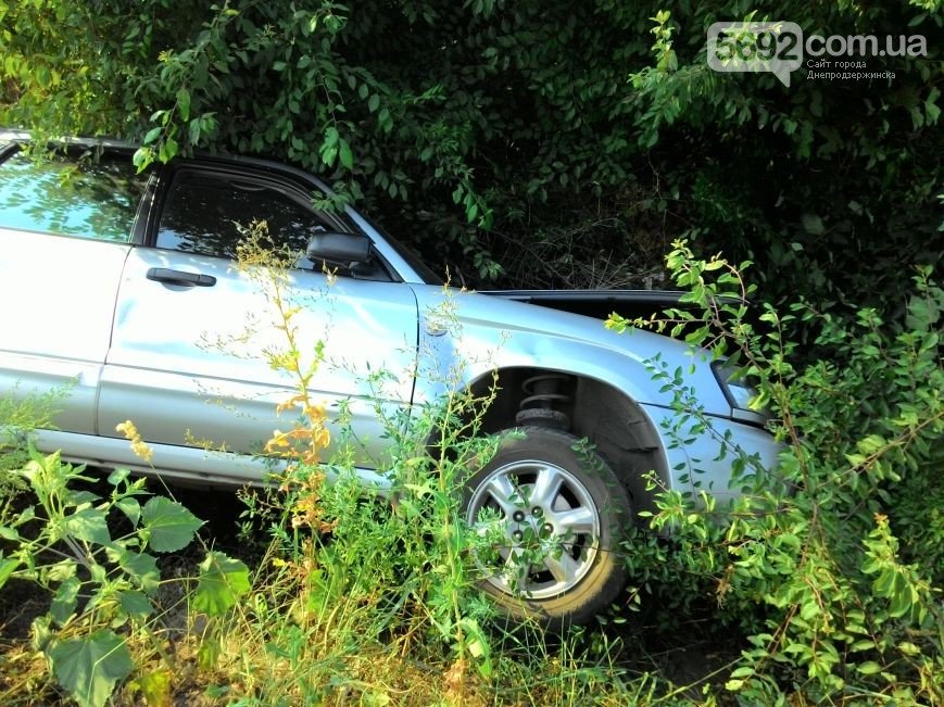 ДТП в Днепродзержинске: столкнулись Subaru и Mercedes (ФОТО) (фото) - фото 5 ДТП в Днепродзержинске: столкнулись Subaru и Mercedes (ФОТО) (фото) - фото 5