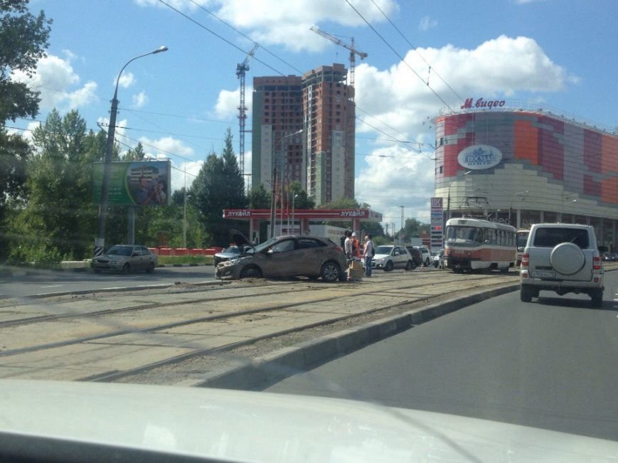 В аварии на Московском шоссе пострадали два человека (фото) - фото 1 В аварии на Московском шоссе пострадали два человека (фото) - фото 1