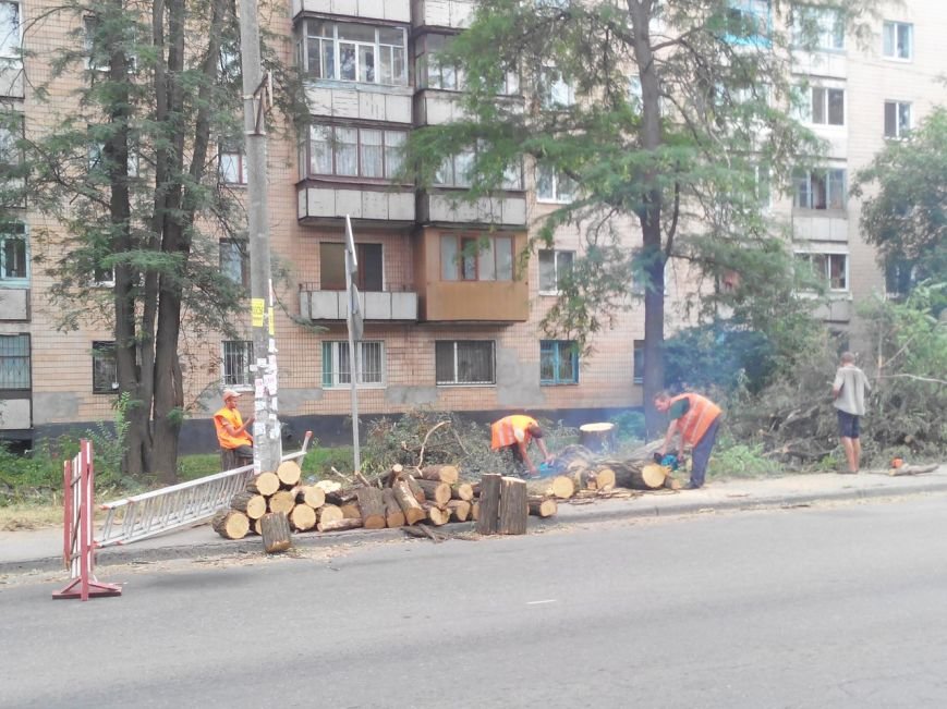 В Кривом Роге перекрыли движение автотранспорта от КРЭСа до дамбы (ФОТО) (фото) - фото 2 В Кривом Роге перекрыли движение автотранспорта от КРЭСа до дамбы (ФОТО) (фото) - фото 2