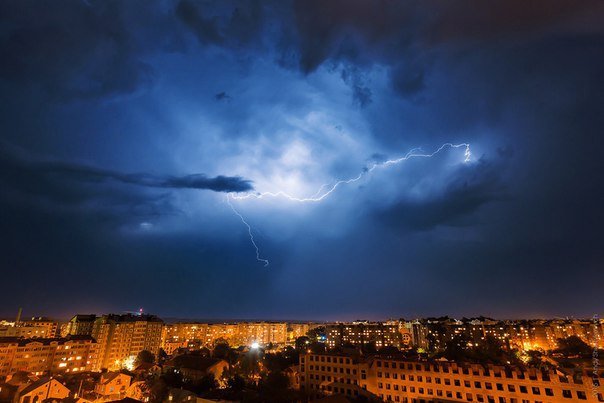 Неймовірна краса франківського неба під час грози (ФОТОРЕПОРТАЖ) (фото) - фото 5 Неймовірна краса франківського неба під час грози (ФОТОРЕПОРТАЖ) (фото) - фото 5