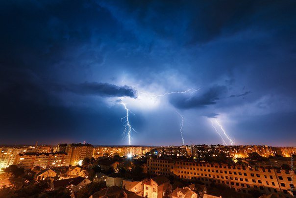 Неймовірна краса франківського неба під час грози (ФОТОРЕПОРТАЖ) (фото) - фото 3 Неймовірна краса франківського неба під час грози (ФОТОРЕПОРТАЖ) (фото) - фото 3