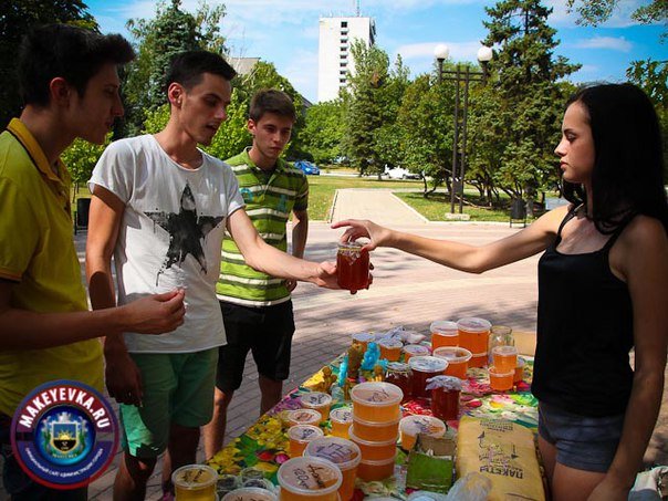 Сегодня в Макеевке прошла медовая ярмарка (фото) - фото 1 Сегодня в Макеевке прошла медовая ярмарка (фото) - фото 1