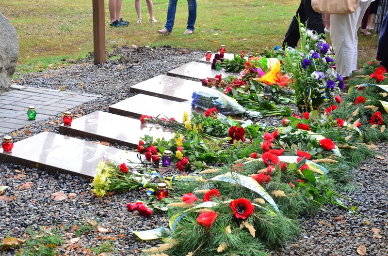 На Днепропетровщине почтили память погибших десантников 25-й бригады (фото) - фото 4 На Днепропетровщине почтили память погибших десантников 25-й бригады (фото) - фото 4
