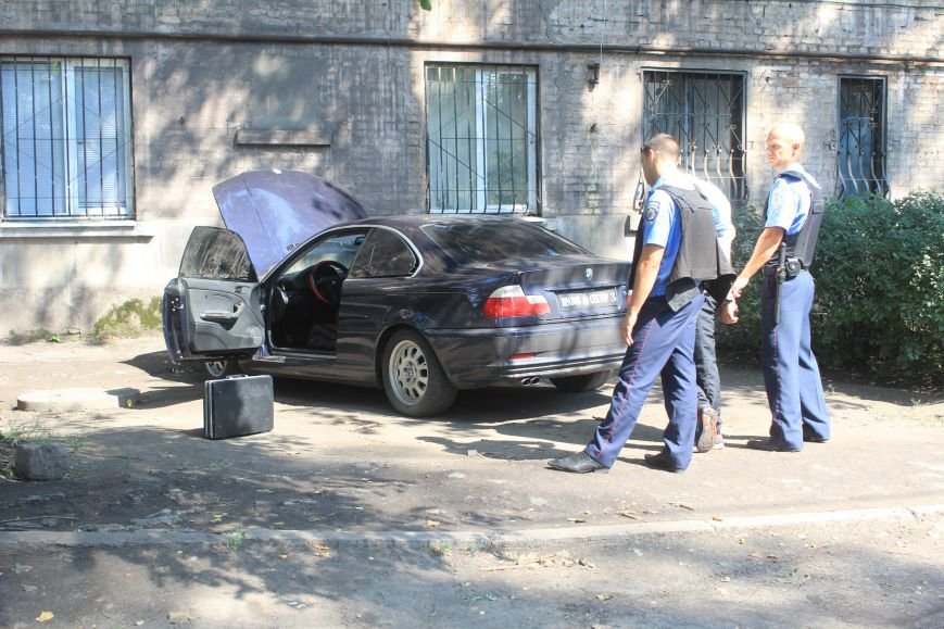 В Днепродзержинске бывший охранник Дмитрия Яроша взял в заложники женщину (фото) - фото 1 В Днепродзержинске бывший охранник Дмитрия Яроша взял в заложники женщину (фото) - фото 1