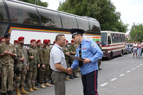 15 ЗВЕДЕНИЙ ЗАГІН ВІННИЦЬКИХ МІЛІЦІОНЕРІВ ПОВЕРНУВСЯ З ЗОНИ АТО (ФОТО, ВІДЕО) (фото) - фото 2 15 ЗВЕДЕНИЙ ЗАГІН ВІННИЦЬКИХ МІЛІЦІОНЕРІВ ПОВЕРНУВСЯ З ЗОНИ АТО (ФОТО, ВІДЕО) (фото) - фото 2