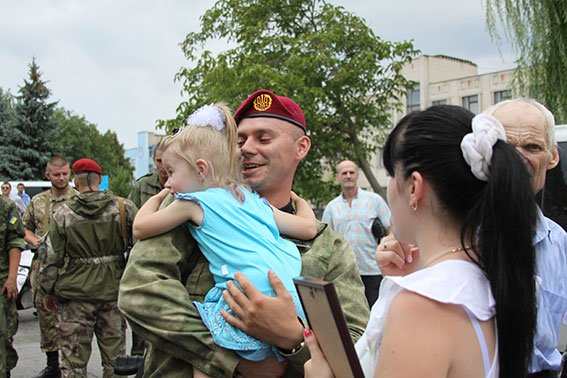 15 ЗВЕДЕНИЙ ЗАГІН ВІННИЦЬКИХ МІЛІЦІОНЕРІВ ПОВЕРНУВСЯ З ЗОНИ АТО (ФОТО, ВІДЕО) (фото) - фото 6 15 ЗВЕДЕНИЙ ЗАГІН ВІННИЦЬКИХ МІЛІЦІОНЕРІВ ПОВЕРНУВСЯ З ЗОНИ АТО (ФОТО, ВІДЕО) (фото) - фото 6