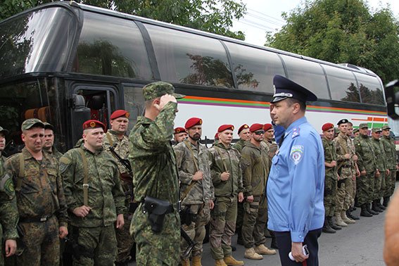 15 ЗВЕДЕНИЙ ЗАГІН ВІННИЦЬКИХ МІЛІЦІОНЕРІВ ПОВЕРНУВСЯ З ЗОНИ АТО (ФОТО, ВІДЕО) (фото) - фото 3 15 ЗВЕДЕНИЙ ЗАГІН ВІННИЦЬКИХ МІЛІЦІОНЕРІВ ПОВЕРНУВСЯ З ЗОНИ АТО (ФОТО, ВІДЕО) (фото) - фото 3