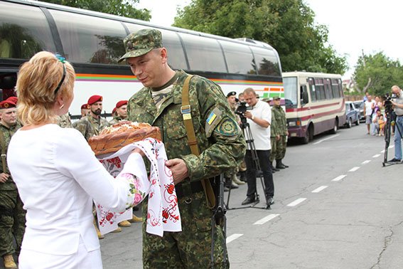 15 ЗВЕДЕНИЙ ЗАГІН ВІННИЦЬКИХ МІЛІЦІОНЕРІВ ПОВЕРНУВСЯ З ЗОНИ АТО (ФОТО, ВІДЕО) (фото) - фото 5 15 ЗВЕДЕНИЙ ЗАГІН ВІННИЦЬКИХ МІЛІЦІОНЕРІВ ПОВЕРНУВСЯ З ЗОНИ АТО (ФОТО, ВІДЕО) (фото) - фото 5