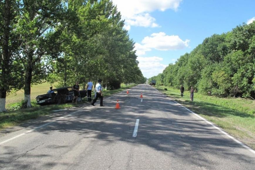 В Прохоровском районе лоб в лоб столкнулись грузовик и «семёрка», три человека пострадали