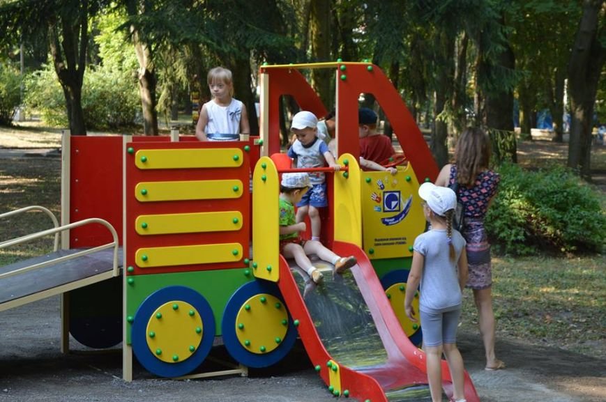 Компанія “Реноме” подарувала майданчик, для діток з особливими потребами (фото) - фото 2 Компанія “Реноме” подарувала майданчик, для діток з особливими потребами (фото) - фото 2