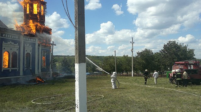 Церковь на Николаевщине сгорела дотла после торжественного богослужения (ФОТО) (фото) - фото 2 Церковь на Николаевщине сгорела дотла после торжественного богослужения (ФОТО) (фото) - фото 2
