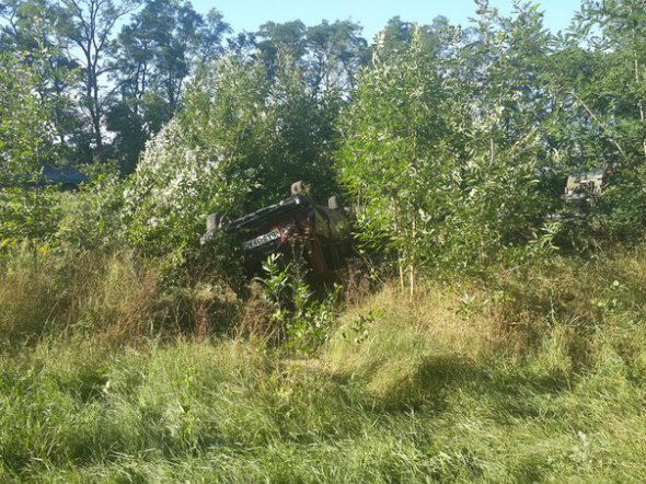 Под Александрией внедорожник с донецкими номерами подрезал «четверку» и скрылся с места ДТП. ФОТО (фото) - фото 1 Под Александрией внедорожник с донецкими номерами подрезал «четверку» и скрылся с места ДТП. ФОТО (фото) - фото 1