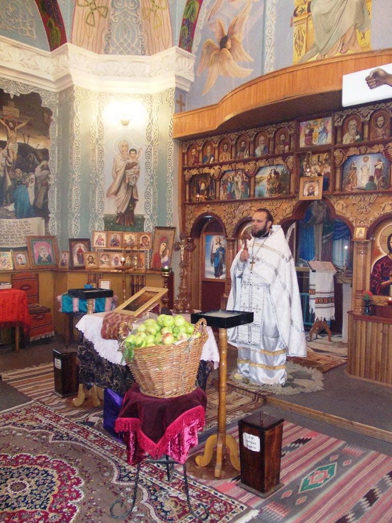 Як у коломийській колонії понад 700 засуджених відсвяткували Яблучного Спаса (ФОТО) (фото) - фото 1 Як у коломийській колонії понад 700 засуджених відсвяткували Яблучного Спаса (ФОТО) (фото) - фото 1