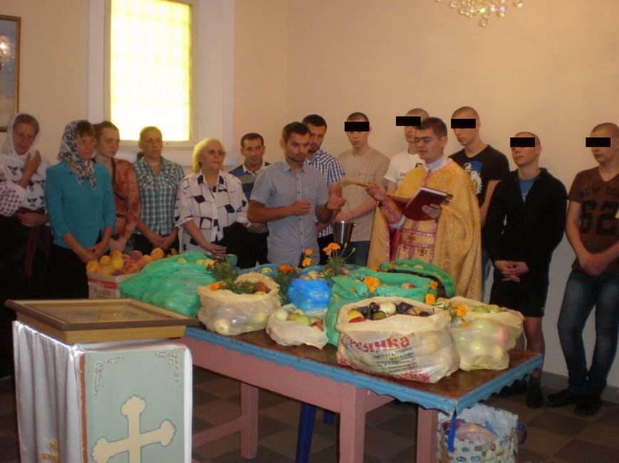 Як у коломийській колонії понад 700 засуджених відсвяткували Яблучного Спаса (ФОТО) (фото) - фото 1 Як у коломийській колонії понад 700 засуджених відсвяткували Яблучного Спаса (ФОТО) (фото) - фото 1
