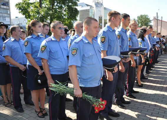 В Полтаві вшанували загиблих захисників правопорядку. Фото (фото) - фото 2 В Полтаві вшанували загиблих захисників правопорядку. Фото (фото) - фото 2