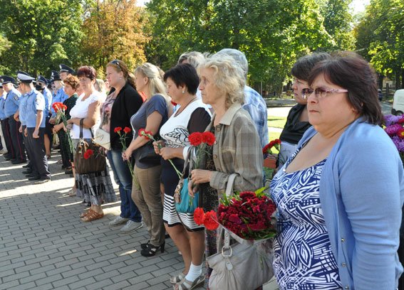 В Полтаві вшанували загиблих захисників правопорядку. Фото (фото) - фото 5 В Полтаві вшанували загиблих захисників правопорядку. Фото (фото) - фото 5