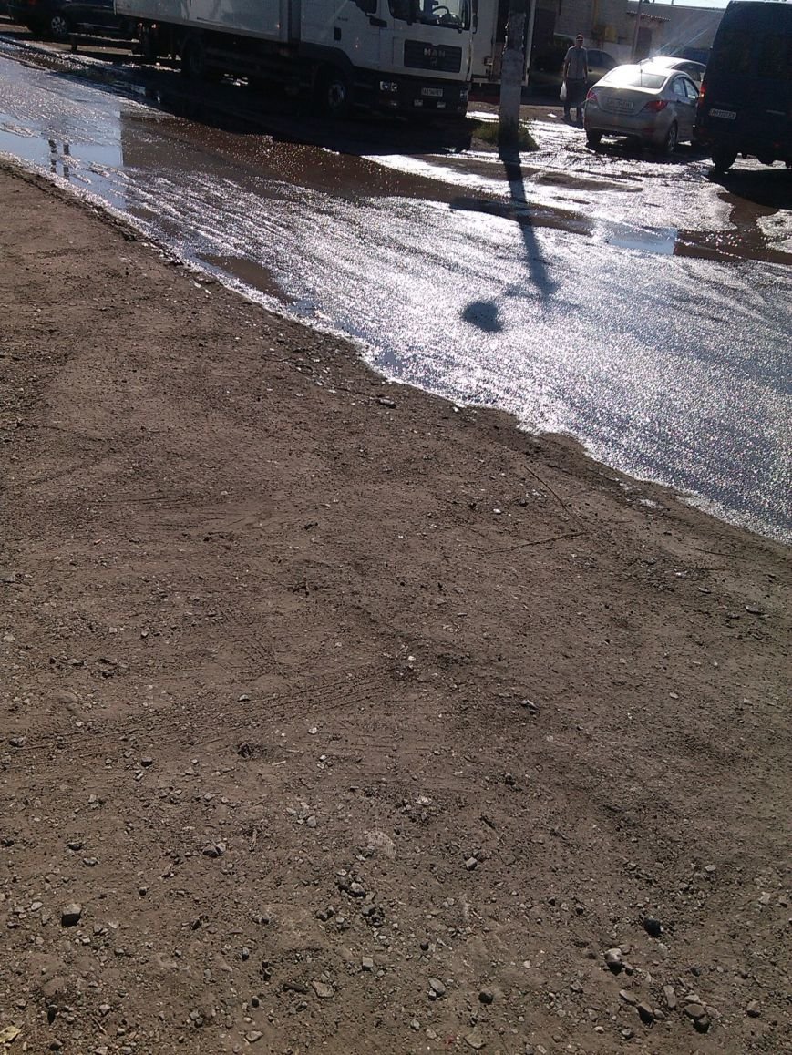 После наполнения водоводов продолжают заполняться водой и улицы Димитрова (фото) - фото 1 После наполнения водоводов продолжают заполняться водой и улицы Димитрова (фото) - фото 1