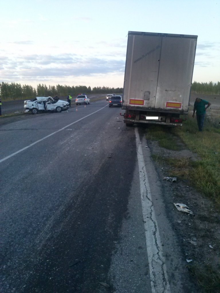 Двое парней погибли в ДТП в Радищевском районе (фото) - фото 1 Двое парней погибли в ДТП в Радищевском районе (фото) - фото 1