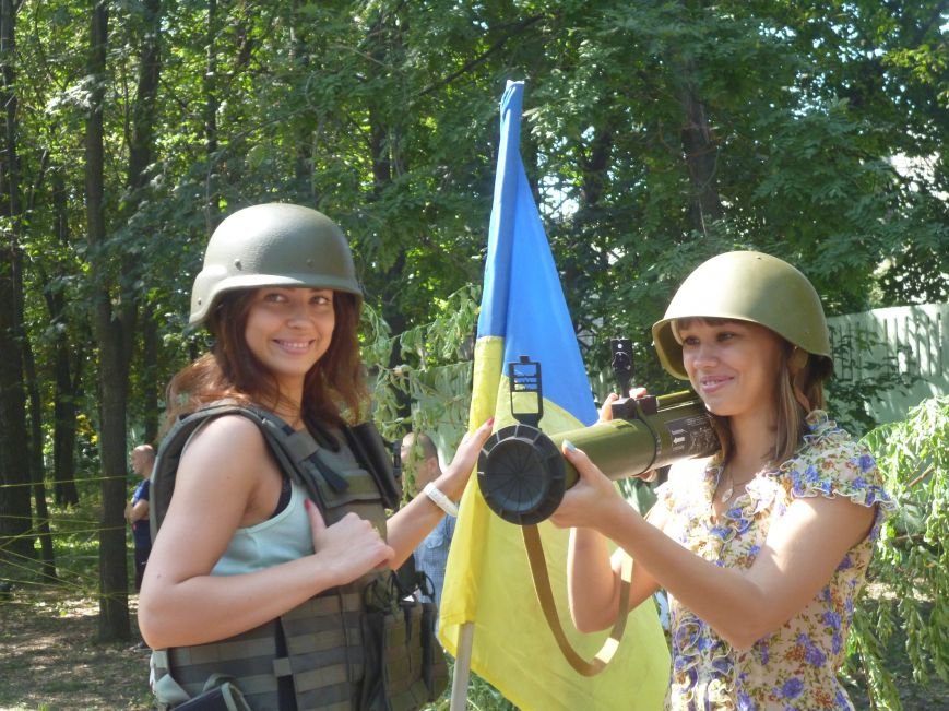 Маленькие криворожане в День Независимости Украины прошли «полосу препятствий» с бойцами АТО (ФОТО) (фото) - фото 1 Маленькие криворожане в День Независимости Украины прошли «полосу препятствий» с бойцами АТО (ФОТО) (фото) - фото 1