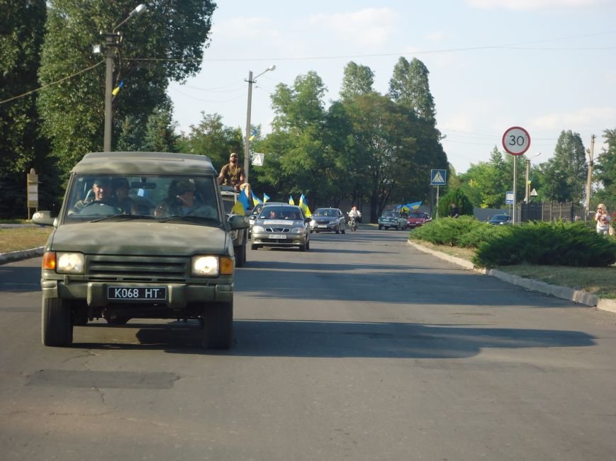 Праздничный автопробег, приуроченный ко Дню Независимости, объединил патриотов Красноармейска и Димитрова (фото) - фото 1 Праздничный автопробег, приуроченный ко Дню Независимости, объединил патриотов Красноармейска и Димитрова (фото) - фото 1