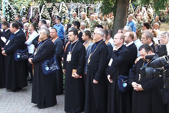 Правоохоронці в Івано-Франківську дбають про безпеку учасників Патріаршого Собору УКГЦ (ФОТО) (фото) - фото 1 Правоохоронці в Івано-Франківську дбають про безпеку учасників Патріаршого Собору УКГЦ (ФОТО) (фото) - фото 1