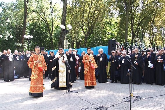 Правоохоронці в Івано-Франківську дбають про безпеку учасників Патріаршого Собору УКГЦ (ФОТО) (фото) - фото 1 Правоохоронці в Івано-Франківську дбають про безпеку учасників Патріаршого Собору УКГЦ (ФОТО) (фото) - фото 1