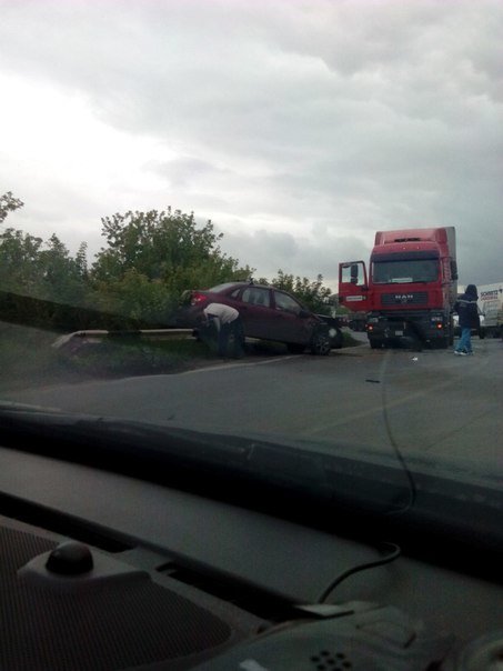 В Уфе произошло серьезное ДТП с участием трех автомобилей (фото) - фото 2 В Уфе произошло серьезное ДТП с участием трех автомобилей (фото) - фото 2