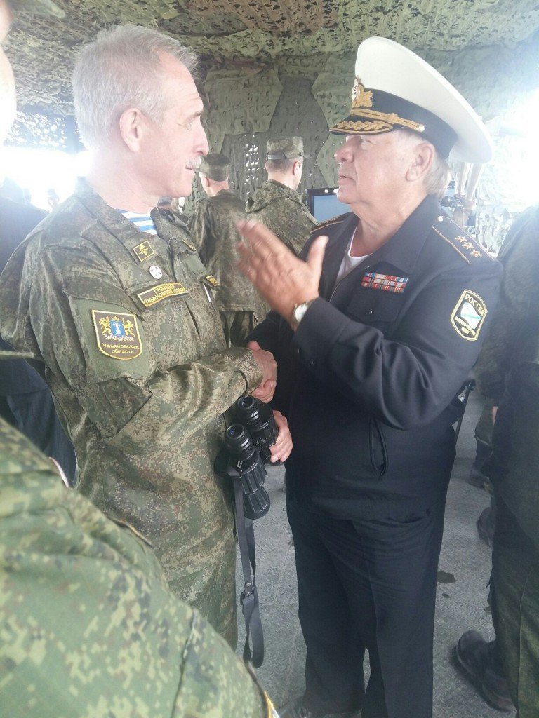 Губернатор во фрунте и в военной форме (фото) - фото 1 Губернатор во фрунте и в военной форме (фото) - фото 1
