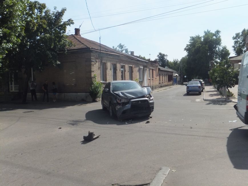 В Кировограде произошло ДТП с участием инкассаторской машины. ФОТО (фото) - фото 1 В Кировограде произошло ДТП с участием инкассаторской машины. ФОТО (фото) - фото 1