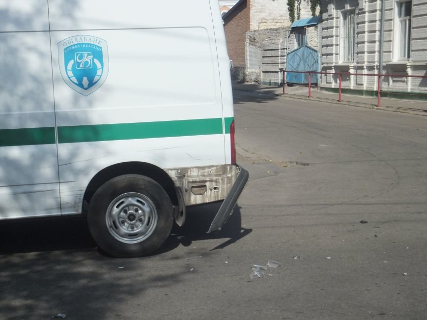 В Кировограде произошло ДТП с участием инкассаторской машины. ФОТО (фото) - фото 1 В Кировограде произошло ДТП с участием инкассаторской машины. ФОТО (фото) - фото 1