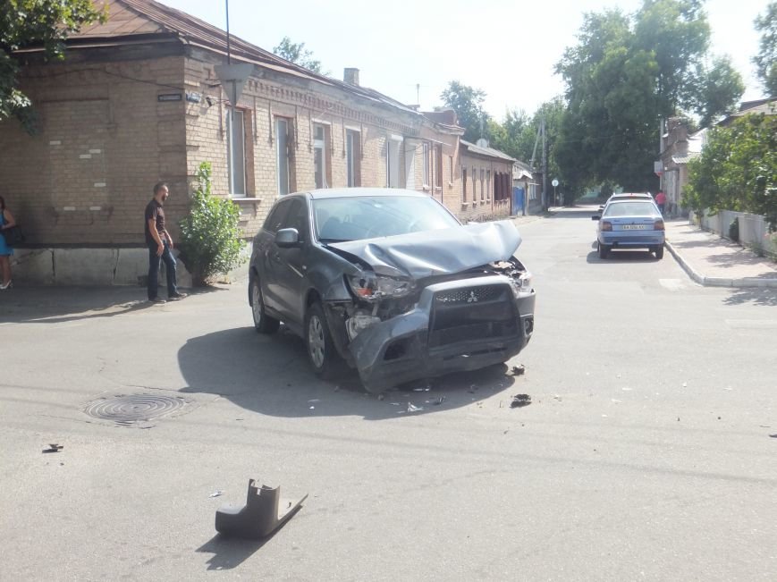 В Кировограде произошло ДТП с участием инкассаторской машины. ФОТО (фото) - фото 1 В Кировограде произошло ДТП с участием инкассаторской машины. ФОТО (фото) - фото 1