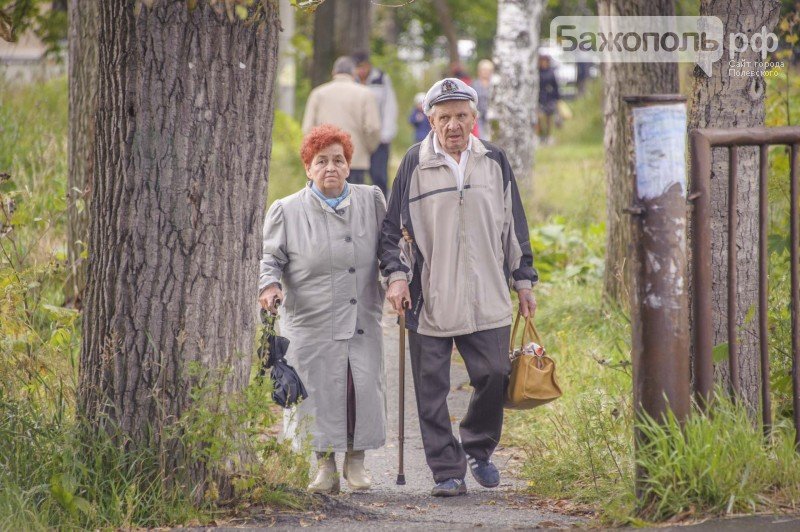 Торжественный митинг у обелиска полевским морякам. Фоторепортаж