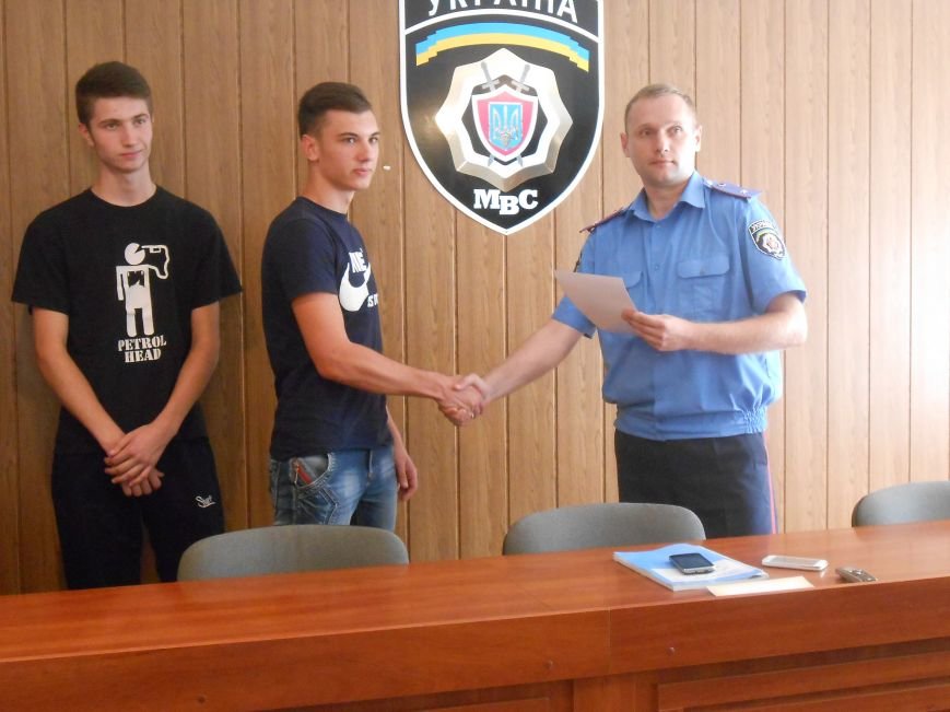 Двое несовершеннолетних днепродзержинцев самостоятельно задержали вора-рецидивиста (фото) - фото 5 Двое несовершеннолетних днепродзержинцев самостоятельно задержали вора-рецидивиста (фото) - фото 5
