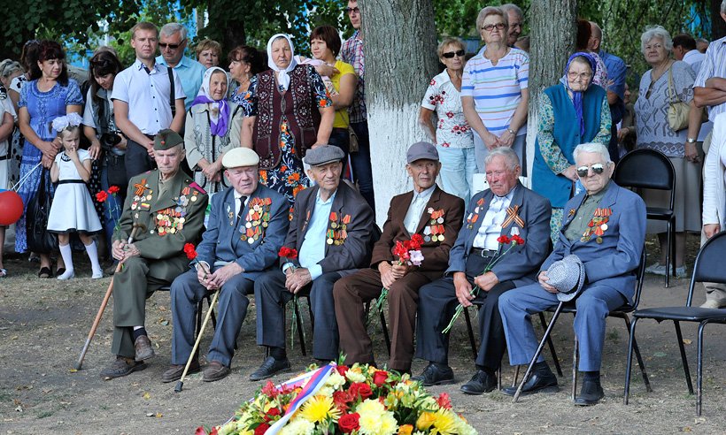 В Севске в День города отдали дань погибшим героям войны