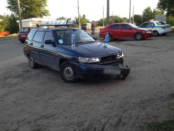 ДТП в Кривом Роге: совершая обгон 3 автомобилей, «Peugeot» столкнулся с «ВАЗом» и влетел в столб (ФОТО) (фото) - фото 1 ДТП в Кривом Роге: совершая обгон 3 автомобилей, «Peugeot» столкнулся с «ВАЗом» и влетел в столб (ФОТО) (фото) - фото 1