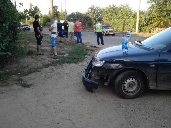 ДТП в Кривом Роге: совершая обгон 3 автомобилей, «Peugeot» столкнулся с «ВАЗом» и влетел в столб (ФОТО) (фото) - фото 1 ДТП в Кривом Роге: совершая обгон 3 автомобилей, «Peugeot» столкнулся с «ВАЗом» и влетел в столб (ФОТО) (фото) - фото 1