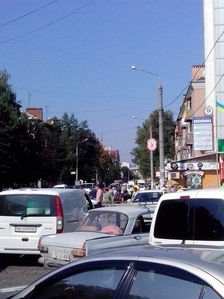 Внаслідок ДТП на вулиці Галицькій утворилися затори (ФОТО) (фото) - фото 1 Внаслідок ДТП на вулиці Галицькій утворилися затори (ФОТО) (фото) - фото 1