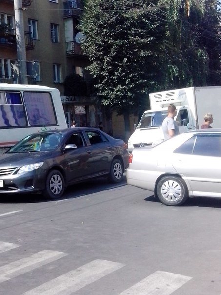 Внаслідок ДТП на вулиці Галицькій утворилися затори (ФОТО) (фото) - фото 1 Внаслідок ДТП на вулиці Галицькій утворилися затори (ФОТО) (фото) - фото 1